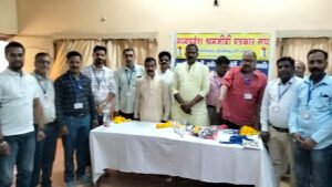 सिवनी में विधायक दिनेश राय मुनमुन पत्रकारों को संबोधित करते हुए