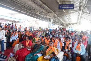 सिवनी तीर्थ यात्रा वाराणसी अयोध्या - मुख्यमंत्री तीर्थ दर्शन योजना के तहत सिवनी से 279 श्रद्धालु रवाना हुए