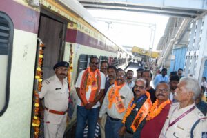 सिवनी तीर्थ यात्रा वाराणसी अयोध्या - मुख्यमंत्री तीर्थ दर्शन योजना के तहत सिवनी से 279 श्रद्धालु रवाना हुए