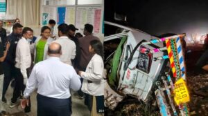 छिंदवाड़ा में भीषण सड़क हादसा: 10 की मौत, 30 से अधिक घायल - Seoni News