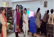 छात्रावास निरीक्षण कलेक्टर नेहा मीना - भैरोगंज छात्रावास का निरीक्षण करते हुए