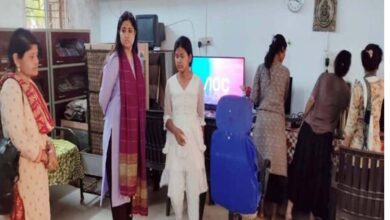 छात्रावास निरीक्षण कलेक्टर नेहा मीना - भैरोगंज छात्रावास का निरीक्षण करते हुए