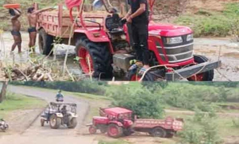 अमरवाड़ा अवैध रेत खनन - दिनदहाड़े रेत की लूट