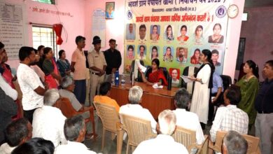 फार्मर रजिस्ट्री शिविर सिवनी - ग्राम खामी में कलेक्टर ने फार्मर रजिस्ट्री शिविर का किया निरीक्षण, किसानों से संवाद