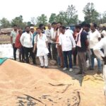 केवलारी विधायक SDM विवाद - विधायक रजनीश हरवंश सिंह SDM से गेहूं खरीदी को लेकर बहस करते हुए