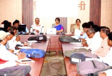 कलेक्टर नेहा मीना सख्त कार्रवाई - घंसौर में समीक्षा बैठक लेते हुए