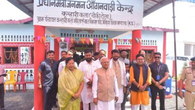 рд░рд╛рдЬреНрдпрдкрд╛рд▓ рдордВрдЧреВрднрд╛рдИ рдкрдЯреЗрд▓ рдордВрдбрд▓рд╛ рджреМрд░реЗ рдХреЗ рджреМрд░рд╛рди рдХрдиреНрд╣рд╛рд░реАрдХрд▓рд╛ рдореЗрдВ рдмрдЪреНрдЪреЛрдВ рд╕реЗ рд╕рдВрд╡рд╛рдж рдХрд░рддреЗ рд╣реБрдП