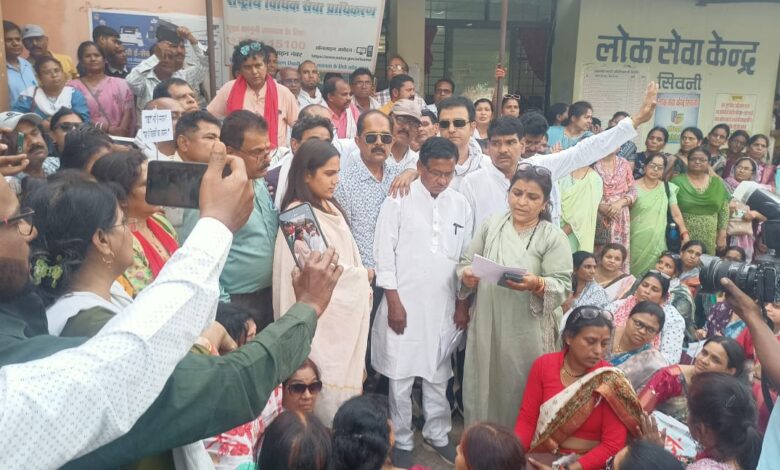 TET विरोध शिक्षक आंदोलन सिवनी - अनिवार्यता के विरोध में शिक्षकों की रैली और प्रदर्शन करते शिक्षक