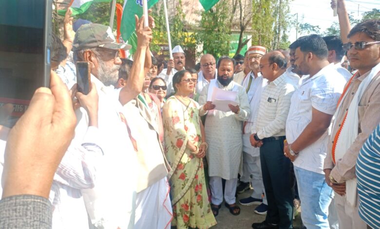 सिवनी गेहूं खरीदी धरना- कांग्रेस का प्रदर्शन,राज्यपाल के नाम ज्ञापन