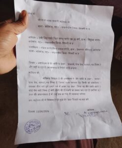 सिवनी के आदेगांव में गिरवी के नाम पर चांदी के जेवर हड़पने का आरोप, पीड़ित परिवार की तस्वीर