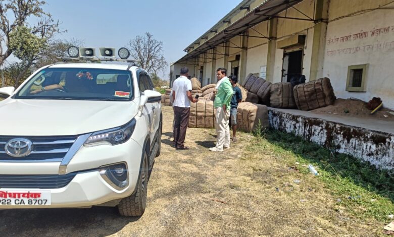विधायक दिनेश राय मुनमुन ने उपार्जन केंद्र सिवनी का निरीक्षण किया, अव्यवस्थाओं पर जताई नाराजगी