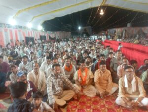 बंदेली में ब्रह्मचारी निर्विकल्प स्वरूप जी रामकथा के दौरान प्रवचन देते हुए