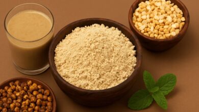 सतुवाई अमावस्या पर लखनादौन में सत्तू प्रसाद वितरण करते श्रद्धालु