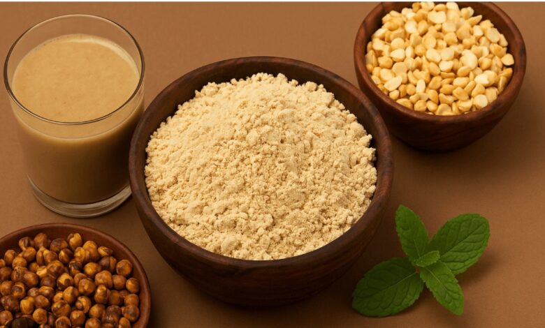 सतुवाई अमावस्या पर लखनादौन में सत्तू प्रसाद वितरण करते श्रद्धालु