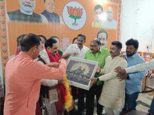 नरोत्तम मिश्रा सिवनी आगमन - भाजपा कार्यालय में स्वागत के दौरान