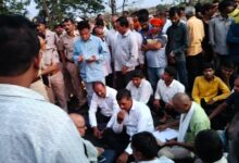 वेयरहाउस गेहूं खरीदी गड़बड़ी - मोहगांव वेयरहाउस में गेहूं खरीदी से परेशान किसानों का चक्काजाम और विरोध प्रदर्शन