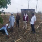 कान्हीवाड़ा जल संकट के बाद निरीक्षण करते पीएचई अधिकारी