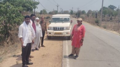 कान्हीवाड़ा जल संकट के बाद निरीक्षण करते पीएचई अधिकारी