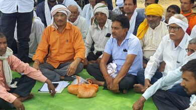 कान्हीवाड़ा गेहूं रिजेक्ट चक्काजाम : गेहूं रिजेक्ट होने पर किसानों का चक्काजाम