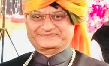 सिवनी गेहूं रिजेक्ट मामला - गेहूं खरीद केंद्र पर खड़े किसान और ट्रक