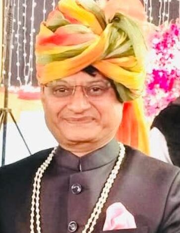 सिवनी गेहूं रिजेक्ट मामला - गेहूं खरीद केंद्र पर खड़े किसान और ट्रक