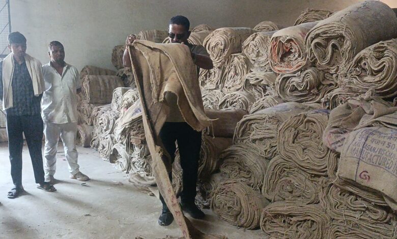 बघराज उपार्जन केंद्र निरीक्षण करते विधायक दिनेश राय मुनमुन