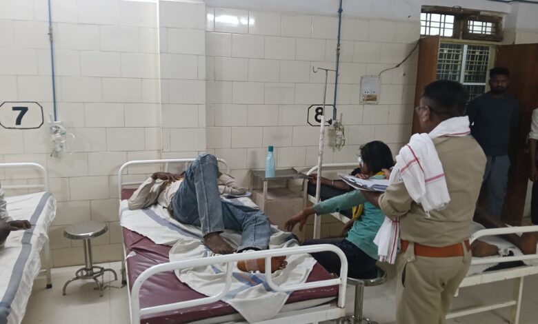 छपारा सड़क हादसा - NH44 पर पलटी टेंट सामान से भरी ट्रैक्टर ट्रॉली