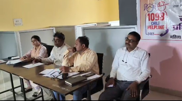 मंडला बाल कल्याण समिति बैठक में शामिल अधिका