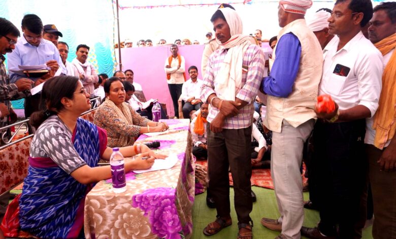 कलेक्टर नेहा मीना चौपाल सिवनी - कलेक्टर का ग्राउंड एक्शन