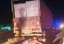 छिंदवाड़ा सड़क हादसा तीन युवकों की मौत - तेज रफ्तार बाइक ट्रक से टकराई