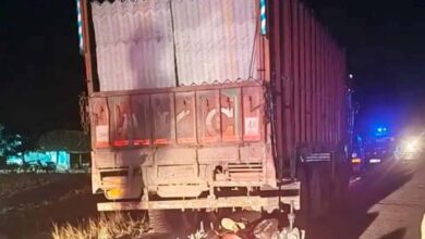 छिंदवाड़ा सड़क हादसा तीन युवकों की मौत - तेज रफ्तार बाइक ट्रक से टकराई