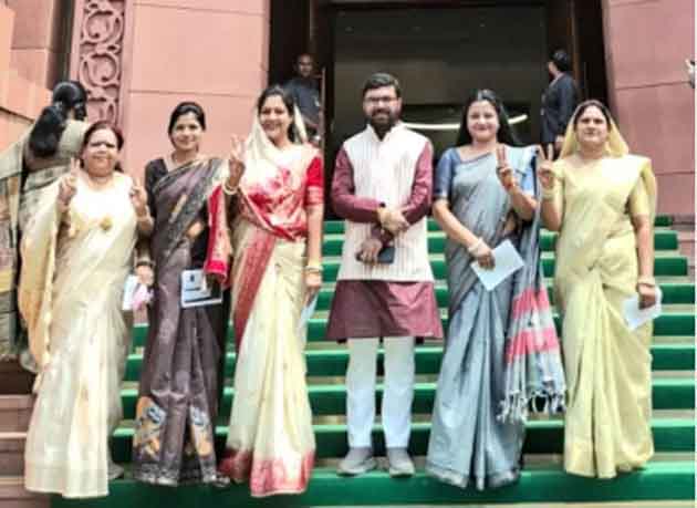 नारी शक्ति वंदन अधिनियम लोकसभा सत्र के दौरान छिंदवाड़ा की महिला जनप्रतिनिधि संसद में