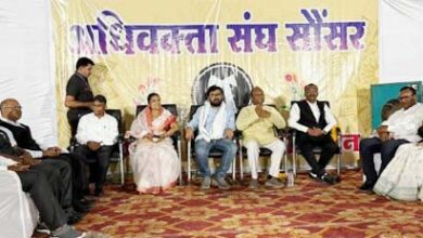 सौंसर न्यायालय में अधिवक्ता संघ शपथ ग्रहण समारोह में सांसद बंटी विवेक साहू