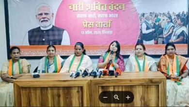 महिला आरक्षण 33 प्रतिशत - छिंदवाड़ा में भाजपा मीडिया पैनलिस्ट गुंजन चौकसे प्रेस वार्ता को संबोधित करती हुईं