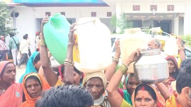 सिवनी जल संकट गोरखपुर खुर्द - खाली बर्तन लेकर प्रदर्शन