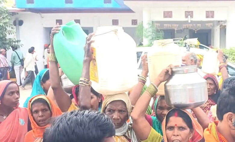 सिवनी जल संकट गोरखपुर खुर्द - खाली बर्तन लेकर प्रदर्शन