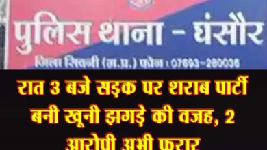 घंसौर हत्या मामले में गिरफ्तार आरोपी के साथ पुलिस टीम