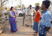 कलेक्टर नेहा मीना बंजरटोला विजिट - हितग्राही के घर में