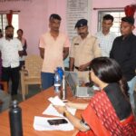 फार्मर रजिस्ट्री शिविर सिवनी - ग्राम खामी में कलेक्टर ने फार्मर रजिस्ट्री शिविर का किया निरीक्षण, किसानों से संवाद