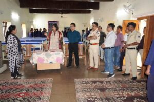 सिवनी बाल सुधारालय का औचक निरीक्षण: कलेक्टर नेहा मीना और एसपी सुनील मेहता ने दिए निर्देश