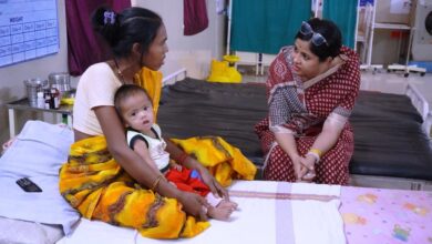 कलेक्टर अस्पताल औचक निरीक्षण , स्वास्थ्य व्यवस्थाओं का जायजा लेते हुए