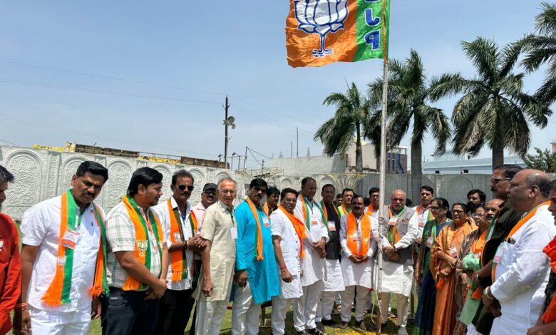 सिवनी में भाजपा दीनदयाल उपाध्याय जिला प्रशिक्षण महाभियान का शुभारंभ करते वरिष्ठ नेता एवं कार्यकर्ता