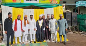 सिवनी की मस्जिद नूर अंबिया में ईद-उल-अजहा की नमाज़ अदा करते मुस्लिम समाज के लोग