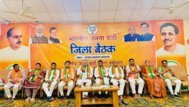 भाजपा जिला कार्यालय में कार्यकारिणी बैठक को संबोधित करते क्षेत्रीय संगठन महामंत्री अजय जामवाल