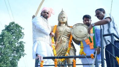शुभम राजपूत के नेतृत्व में सिवनी में भाजयुमो प्रदेश अध्यक्ष श्याम टेलर का ऐतिहासिक और भव्य स्वागत | Dainik Yashonnati एचडीएफसी बैंक के सामने भाजयुमो प्रदेश अध्यक्ष श्याम टेलर का शुभम राजपूत के नेतृत्व में भव्य स्वागत।