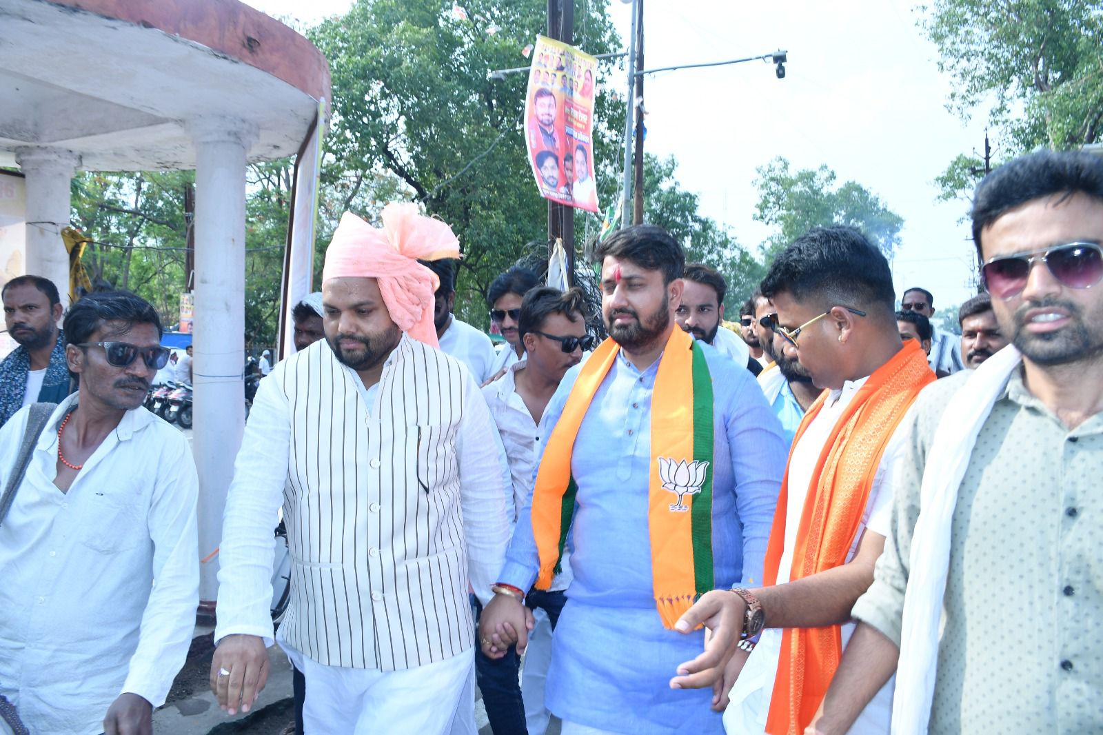 शुभम राजपूत के नेतृत्व में सिवनी में भाजयुमो प्रदेश अध्यक्ष श्याम टेलर का ऐतिहासिक और भव्य स्वागत | Dainik Yashonnati सिवनी में भाजयुमो प्रदेश अध्यक्ष श्याम टेलर का स्वागत करते शुभम राजपूत एवं कार्यकर्ता