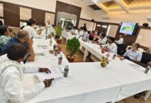 खवासा में पेंच टाइगर रिजर्व की सलाहकार समिति बैठक में मौजूद अधिकारी और जनप्रतिनिधि