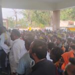 सतीश कुंजाम हत्याकांड को लेकर न्याय की मांग करते परिजन और ग्रामीण