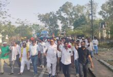 सतीश कुंजाम हत्याकांड को लेकर न्याय की मांग करते परिजन और ग्रामीण