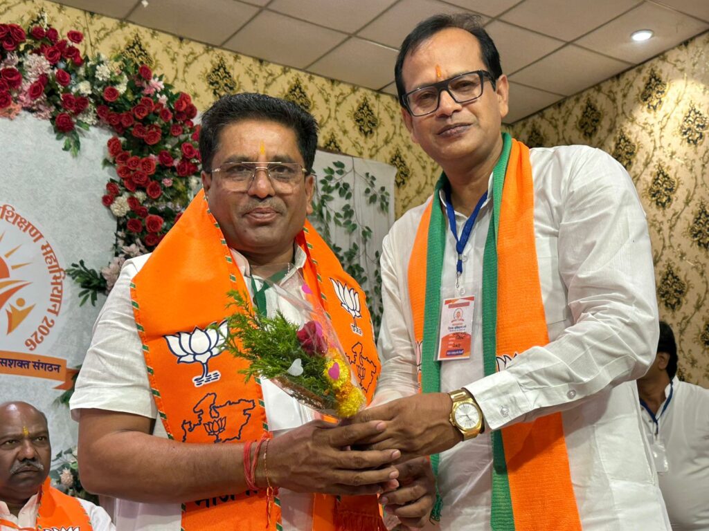 भाजपा दीनदयाल उपाध्याय जिला प्रशिक्षण महाभियान सिवनी 2026 में मंच पर उपस्थित अतिथि एवं कार्यकर्ता